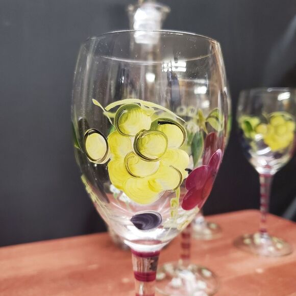 Vintage Home Essentials Hand Painted Grapes Glass Decanter and Wine Glass Set - Picture 11 of 12